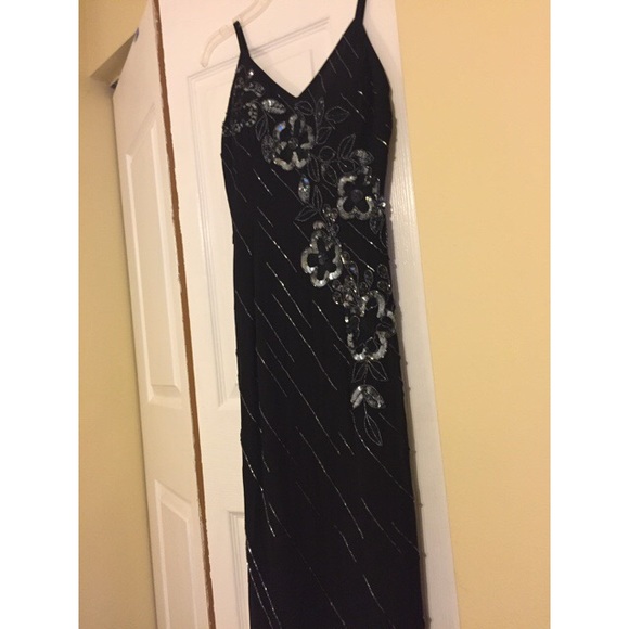 Evening dress - Picture 1 of 3